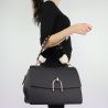 Borsa Liu Jo noir à la main avec la poignée en fourrure N68117 E0037