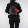 Sac à dos de la marque Love Moschino noir avec des coeurs rouges JC4323PP06KW0000
