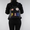 Mochila de Love Moschino negro con las palabras paz JC4270PP06KJ0000