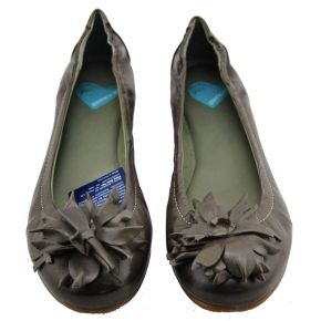 BALLERINE EN CUIR TAUPE FLEUR DE POINTE