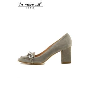 PUMPS' LOW SUEDE TAUPE BUCKLE SILVER