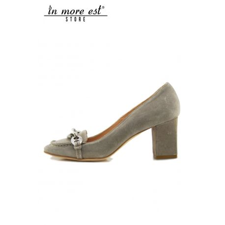 PUMPS' LOW SUEDE TAUPE BUCKLE SILVER