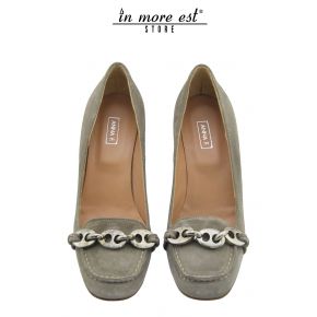 PUMPS' LOW SUEDE TAUPE BUCKLE SILVER