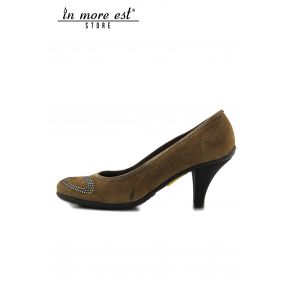 PUMPS' LOW SUEDE TAUPE BACK/HEEL, BROWN RUBBER LOGO GUARDIANS RHINESTONES