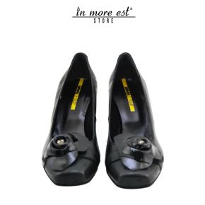 DECOLLETE, LOW DECORATION FLOWER BLACK CALF BLACK PATENT LEATHER