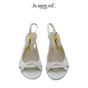 FLAT SANDAL PATENT WHITE LEATHER HEEL WOOD