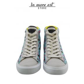 HIGH-TOP SNEAKERS EN CUIR GRIS MOTIF IMPRIMÉ BLEU