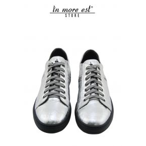 SNEAKERS BASSA PELLE LAMINATA ARGENTO