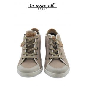 ZAPATILLAS DE DEPORTE CON CUÑA INTERIOR TAUPE