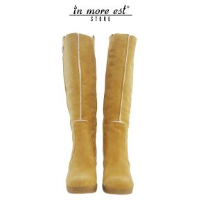 HIGH BOOT WEDGE HIGH UPPER SUEDE CAMEL LOGO GUESS THE INTERNAL WHITE WOOL