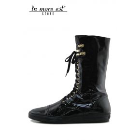 LOW BOOT BAS DE FOMMA DE LA PEINTURE NOIRE