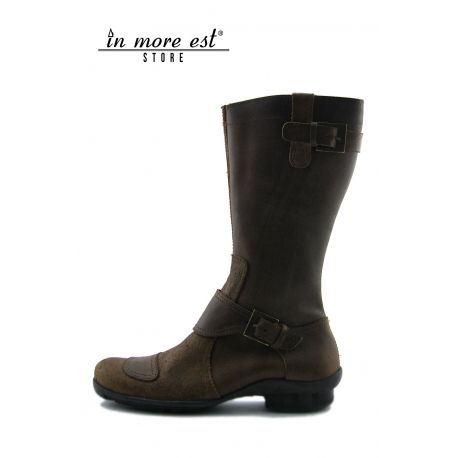 LOW BOOT BROWN CALF, SCRATCHED LEG AND MIDDLE BUCKLES METAL BRONZE LOGO GUESS