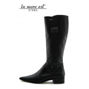 LOW BOOT NOIR POINTUE DE VEAU DE HAUTE SUPÉRIEURE DE LA BOUCLE DE CADRE EN MÉTAL DE LOGO GUESS