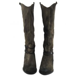 THE BOOT MEDIUM TO KNEE-LENGTH BUCKSKIN BROWN