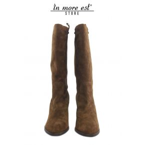 DÉMARRAGE DE LA MOYENNE DE LA JAMBE-MEDIUM BROWN SUEDE