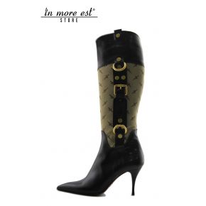 THE BOOT MEDIUM TOE BROWN CALF/FABRIC WITH LOGO SWORD, BEIGE/MARR BUCKLES METAL GOLD OUTER CALF