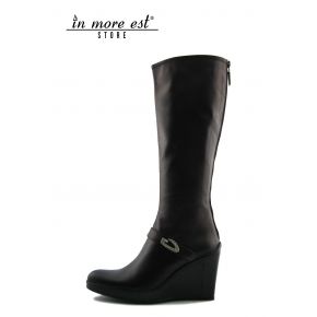 THE BOOT MEDIUM WEDGE HIGH UPPER CALF BLACK LAMIN COPPER PLATE METAL LOGO GUARDIANS/SILVER SW