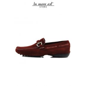 MOCASINES DE GAMUZA ROJA DE LA MORDEDURA DE METAL DE PLATA