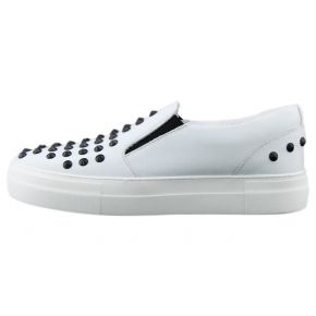 SLIP-ON EN CUIR BLANC NOIR GOUJONS