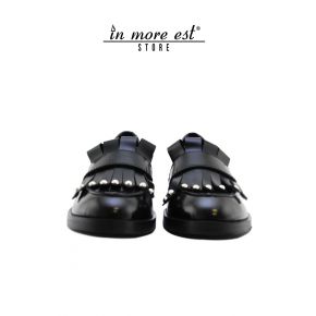 MOCASSIN EN VEAU NOIR FRANGES CLOUTÉES