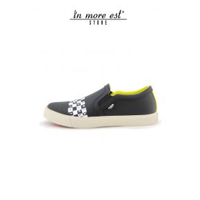 SLIP-ON, BLACK SKIN, WHITE WRITING ON THE BACK FOOT, BOTTOM RUBBER WHITE YELLOW STRIPE FLUO HEEL