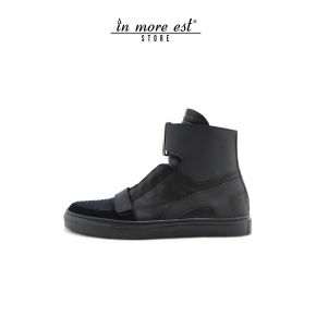 HIGH-TOP SNEAKERS NOIR VEAU/CAOUTCHOUC LACETS ET SANGLE AVEC BOUCLE