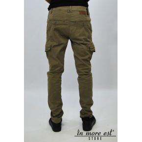 PANTALON MARRON POCHES CARGO REGULAR FIT