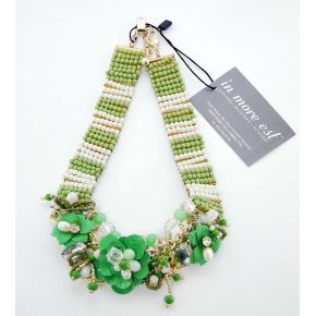 COLLIER VERT AVEC DES FLEURS BLANCHES