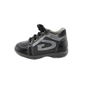 LA ZAPATILLA DE DEPORTE BAJA DE BECERRO NEGRO/GRIS DE LA TELA DE FONDO GRIS GRIS GOMA ALLACC EL LOGOTIPO DE G