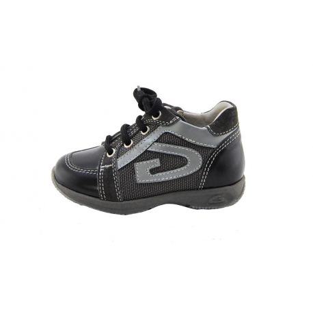 LA ZAPATILLA DE DEPORTE BAJA DE BECERRO NEGRO/GRIS DE LA TELA DE FONDO GRIS GRIS GOMA ALLACC EL LOGOTIPO DE G