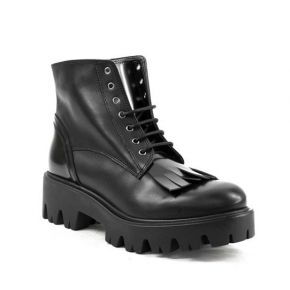 Motard cheville boot en cuir noir à franges sur le toe et le bas de cararmato