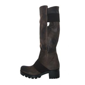 The boot in brown leather and dark brown rubber bottom and cararmato Geneve shoes