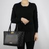 Einkaufstasche-Love Moschino-schwarze steppjacke mit wäscheklammer JC4025PP15LB0000