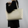 Le sac de la marque Love Moschino ivoire matelassé avec le printemps JC4025PP15LB0110
