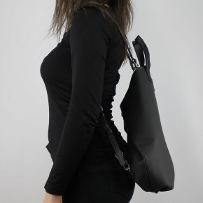 Le sac de la marque Love Moschino en caoutchouc noir mat JC4275PP05KJ0000