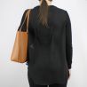 Le sac de la marque Love Moschino en cuir avec chaîne en or JC4350PP05K70200