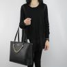Le sac de la marque Love Moschino noir avec chaîne en or JC4261PP05KG0000