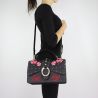 Bolsa de mano y hombro del bolso de Crossbody Dock con bordados en negro talla M A68039 E0006