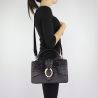 Bolsa de mano y hombro del bolso de Crossbody Dock con plumas negro talla M A68039 E0007